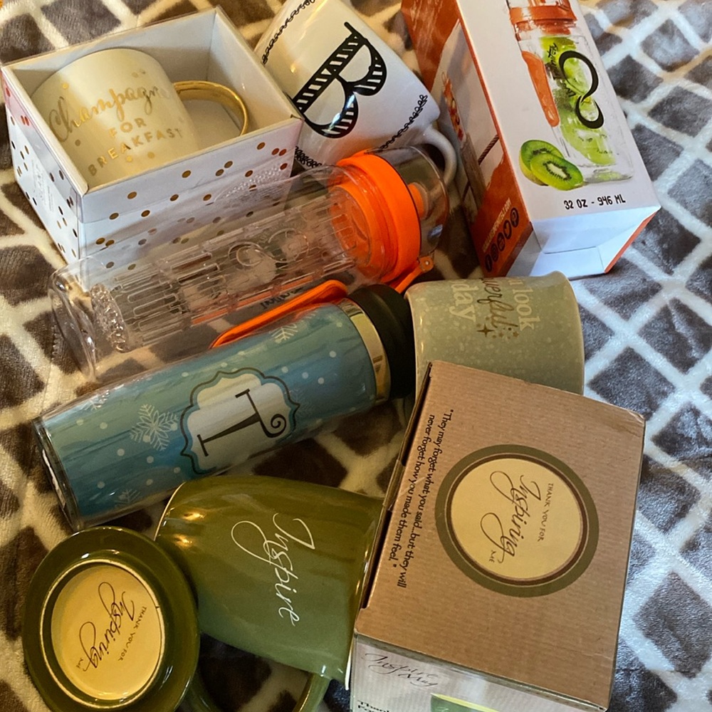 Bundle of mugs etc.